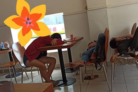 Hành động "kém duyên" của nhóm bạn trẻ trong cửa hàng tiện lợi gây bức xúc CĐM