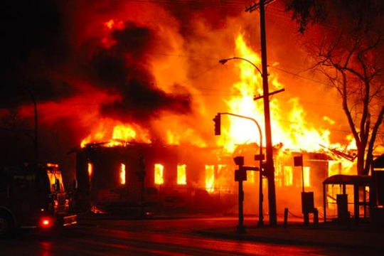 Nam kế toán chết cháy trong trụ sở ủy ban