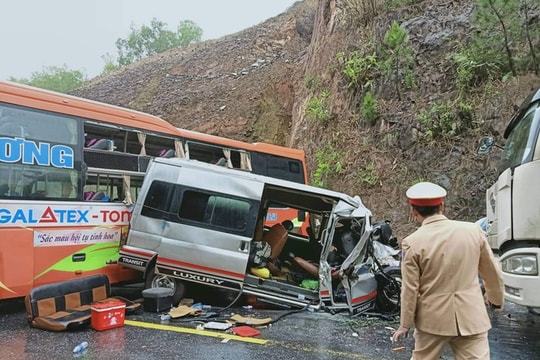 Tai nạn kinh hoàng tại Thừa Thiên - Huế, ít nhất 6 người thương vong