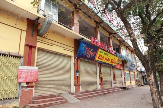 Ảnh: Giữa mùa dịch bệnh Covid-19, nhiều nhà hàng đóng cửa không hẹn ngày trở lại