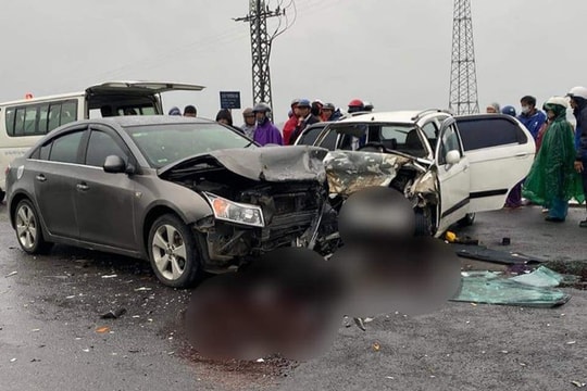 Hai xế hộp nát bươm sau cú tông trực diện, 6 người nhập viện