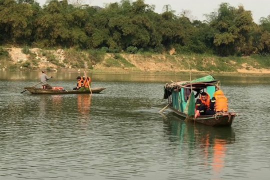 Hàng chục cảnh sát tìm kiếm nam thanh niên nhảy cầu tự tử