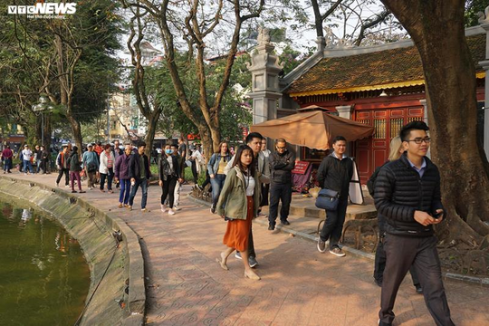Ảnh: Các điểm tham quan du lịch Hà Nội dần đông khách trở lại