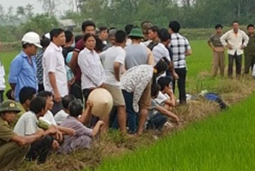 Đi soi nhái vướng dây điện, hai cha con thương vong