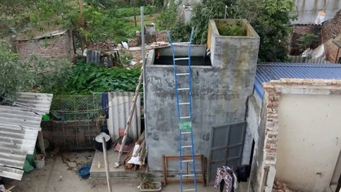 Hai anh em ruột tử vong thương tâm vì rơi xuống bể nước nhà ông bà nội