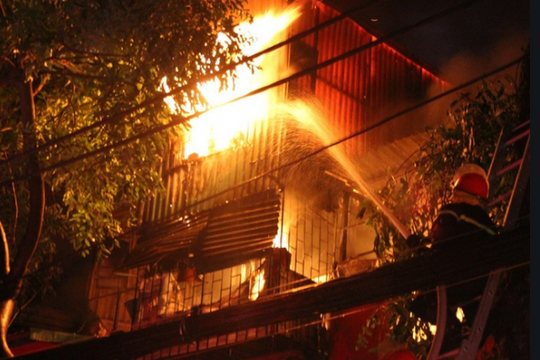 Điều tra vụ nữ sinh viên tử vong trong căn nhà 5 tầng bốc cháy ở Hà Nội