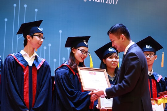 Từ 1/7/2020, tốt nghiệp đại học loại xuất sắc được xét tuyển vào công chức