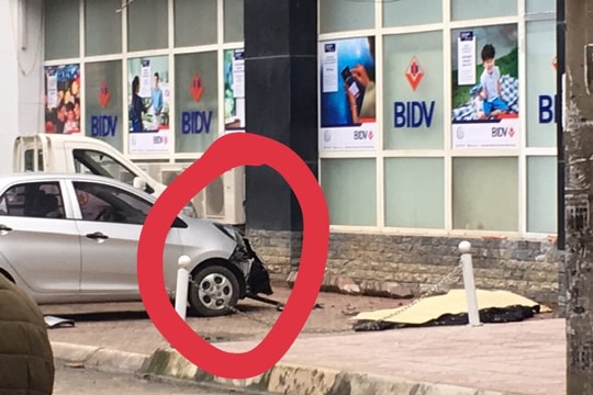 Nam thanh niên bất ngờ rơi từ tầng 13 trúng ô tô tử vong tại chỗ