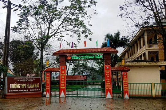 Nam sinh lớp 11 ho và tức ngực có kết quả âm tính với COVID-19