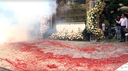 Vụ pháo đỏ đường trong đám cưới ở Hà Nội: Truy bắt nghi can bỏ trốn