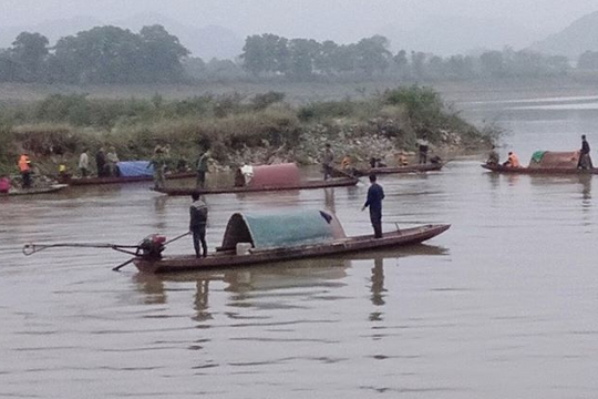 Lật thuyền đánh cá trên sông Mã, hai vợ chồng đuối nước thương tâm