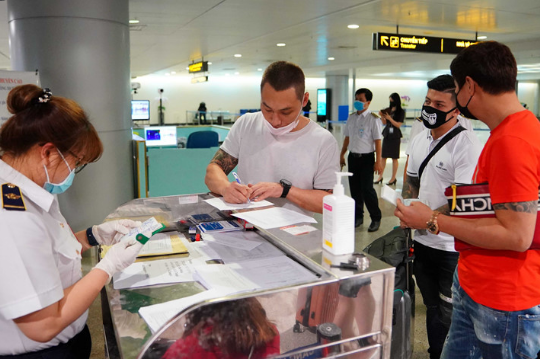 Quảng Ninh: Từ ngày 8/3, toàn bộ người dân ở TP Hạ Long phải khai báo y tế