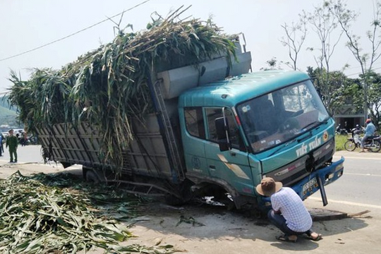 Nam sinh lớp 10 tử vong thương tâm dưới gầm xe tải