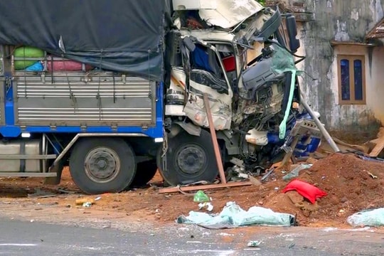 Xe tải tông trực diện xe khách giường nằm, nhiều người bị thương