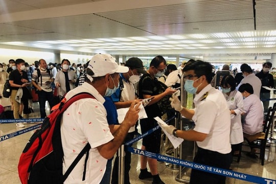 Khẩn: Bộ Y tế tìm hành khách trên 3 chuyến bay có người mắc COVID-19