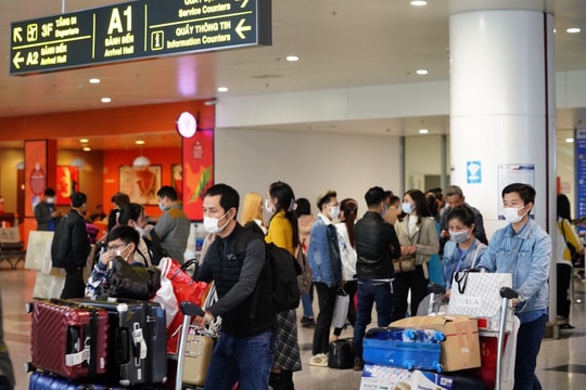 Bộ Y tế thông báo khẩn thêm 3 chuyến bay có người mắc COVID-19