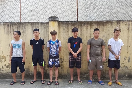 Tạm giữ nhóm côn đồ chém người ở quán nhậu