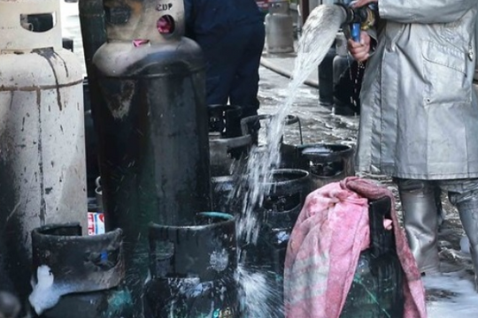 Nổ bình gas khiến một giáo viên về hưu tử vong