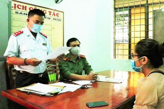 Tung tin sai sự thật về thuốc kháng sinh COVID-19, cô gái bị phạt 10 triệu đồng