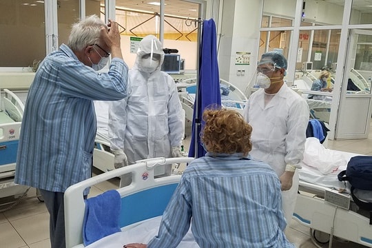 Bên trong phòng điều trị đặc biệt Covid-19 tại Bệnh viện Bệnh nhiệt T.Ư