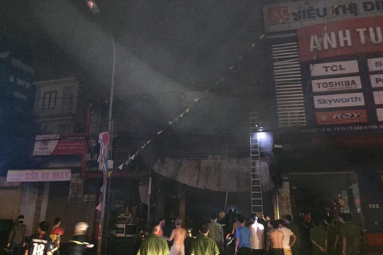Cháy cửa hàng kinh doanh thiết bị ô tô, 2 ông cháu tử vong