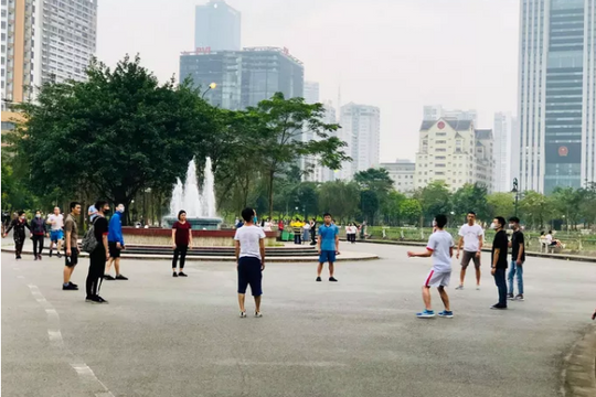 Hà Nội: Bất chấp bị phạt, nhiều người tập thể dục vẫn không đeo khẩu trang nơi công cộng