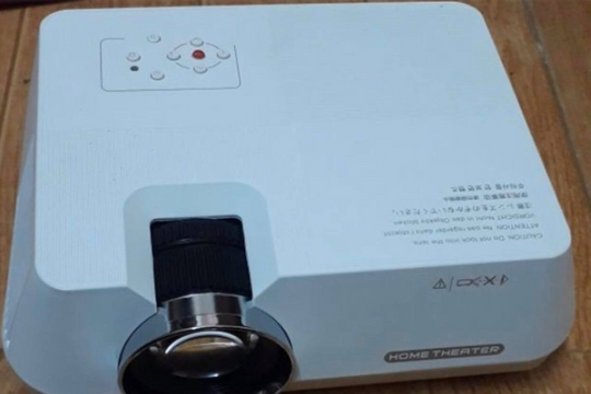 Giới trẻ săn lùng mua máy chiếu về xem phim trong mùa dịch COVID-19