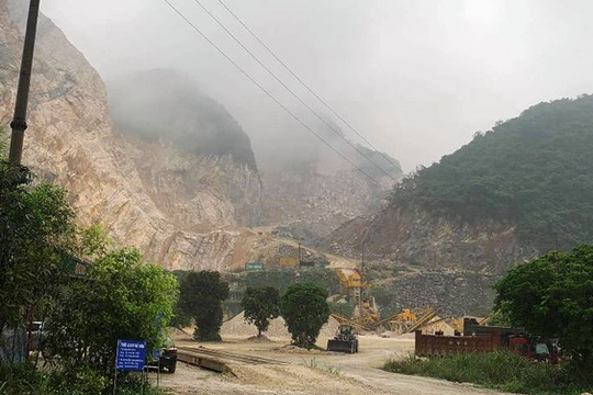Mỏ đá bất ngờ bị sập, 2 công nhân tử vong