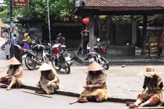 Nhóm người hóa trang ăn xin phản cảm ở Hội An xin lỗi cộng đồng