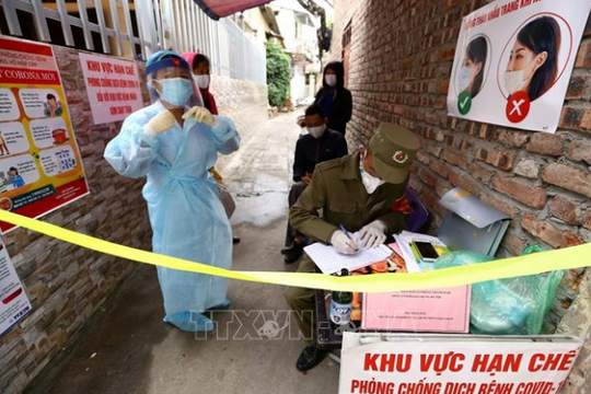 Ảnh: Cuộc sống thường nhật của người dân xóm chạy thận mùa dịch COVID-19