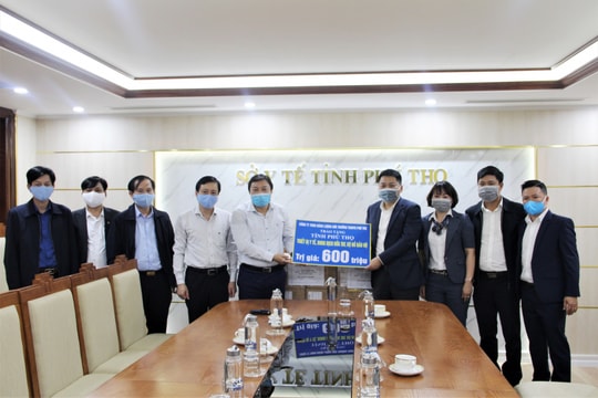 Hàng trăm triệu trang thiết bị y tế được trao tặng cho tỉnh Phú Thọ trong phòng chống COVID-19