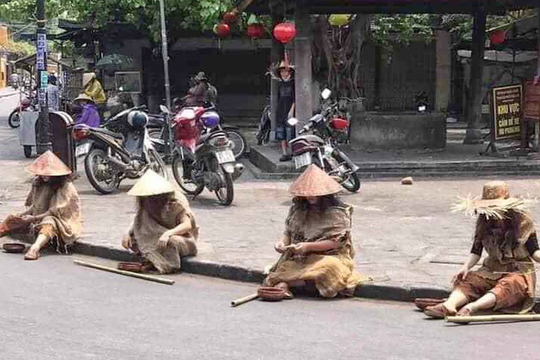 Nhóm người tụ tập, giả ăn xin ở phố cổ Hội An đối diện với mức phạt nào?