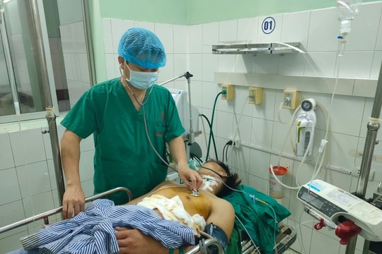 Phẫu thuật cứu sống nam thanh niên bị dao đâm trọng thương
