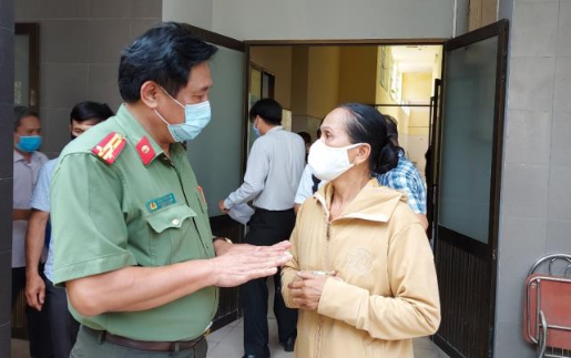 Nghẹn ngào lễ tang 2 chiến sĩ công an Đà Nẵng hy sinh khi làm nhiệm vụ