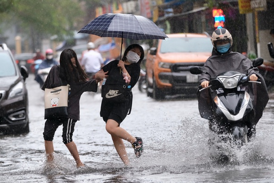 Miền Bắc mưa lớn kèm theo dông lốc trong nhiều ngày tới