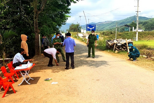 Truy tìm 2 đối tượng hành hung thành viên tổ kiểm soát dịch COVID-19