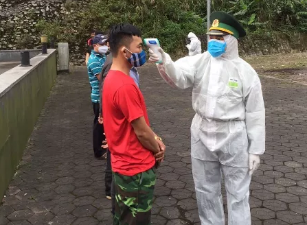 Trốn cách ly đi viếng bố bạn gái mất, nam thanh niên bị phạt 2 triệu đồng