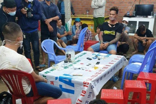 Nổ súng khống chế gần 40 người tụ tập đánh bạc trong đêm