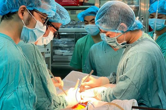 Phẫu thuật cứu sống nam thanh niên bị thanh sắt đâm thủng phổi