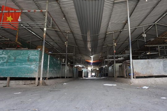 Khung cảnh vắng vẻ chưa từng có tại chợ hoa lớn nhất miền Bắc