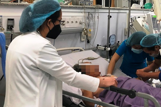 Cứu sống cụ bà 81 tuổi bị suy gan, thận do nhiễm trùng đường mật