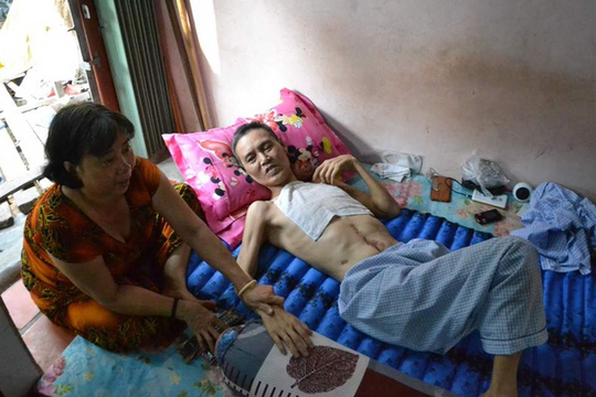 Chồng chất bệnh tật, thầy giáo nghèo nghẹn ngào mong nhà hảo tâm giang tay cứu giúp