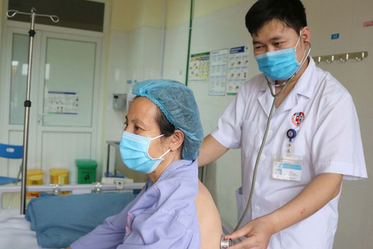 Cứu sống người phụ nữ bị sốc phản vệ nặng do ong vò vẽ đốt