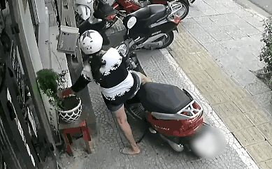 Clip: Hành động xấu xí của người phụ nữ đi xe tay ga khiến tất cả ngán ngẩm