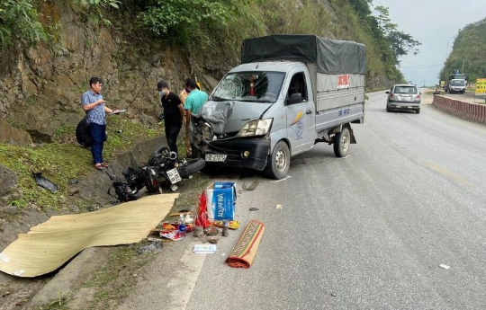 Xe máy va chạm với xe tải, nam thanh niên tử vong tại chỗ
