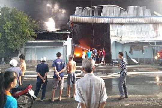 Nam công nhân gây cháy nhà kho rộng hàng nghìn m2 thiệt hại hàng chục tỷ