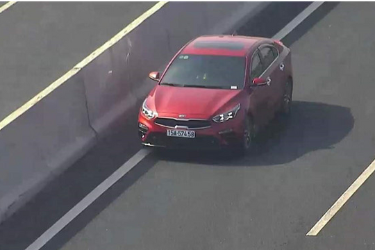 Truy tìm ô tô đi ngược chiều trên cao tốc Hà Nội - Hải Phòng