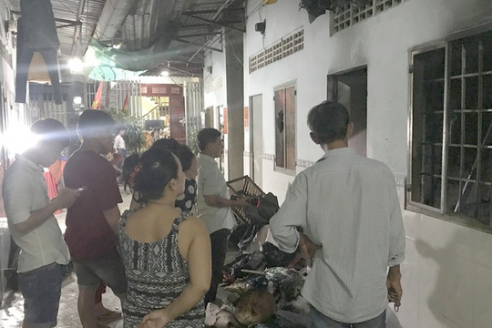 Gã đàn ông tưới xăng đốt vợ cũ vì ghen tuông