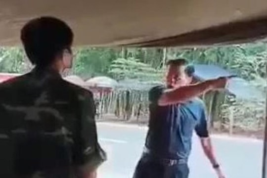 Bãi nhiệm chức vụ Phó Chủ tịch HĐND huyện chống đối đo thân nhiệt