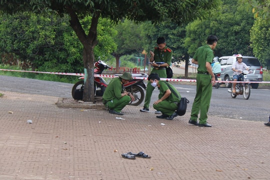 Tài xế taxi đâm đồng nghiệp tử vong nghi do tranh giành khách